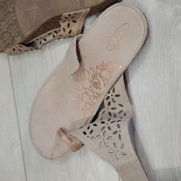 Aetrex "Like New" Laser Leather Womens Hook&loop Loop toe sandals shoe 9.5 - Picture 10 of 10